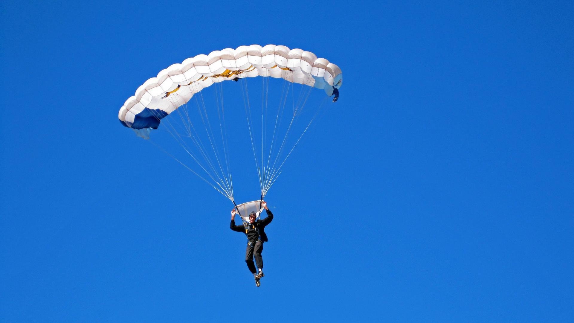 剧烈竞争：各路“黑马”运动员崭露头角，激烈的运动员